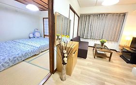 大阪市中心，难波车站5分钟，步行心斋桥道顿堀，独立公寓设备齐全